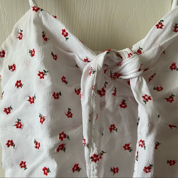 ✨3/$15✨brandy melville j galt floral red rose crop top with tie - Picture 7 of 7